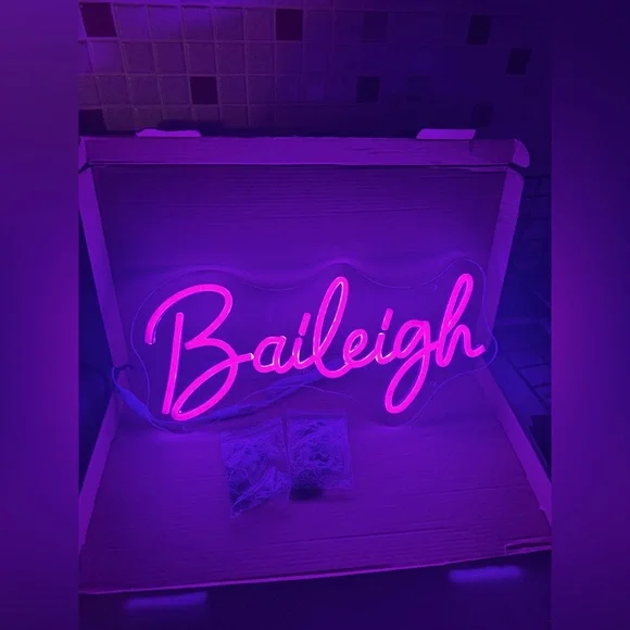 Neon purple name sign Baileigh
Brand new in box. - Picture 4 of 6